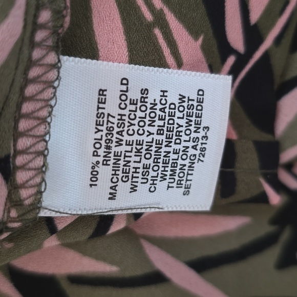 LIZ CLAIBORNE WOMEN'S BEAUTIFUL GREEN, PINK & BLACK SHORT SLEEVE TOP SIZE MEDIUM - Picture 16 of 16